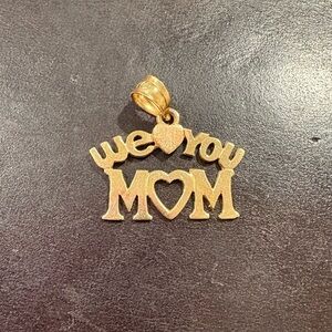Vintage Yellow Gold 'We Love You Mom' Pendant